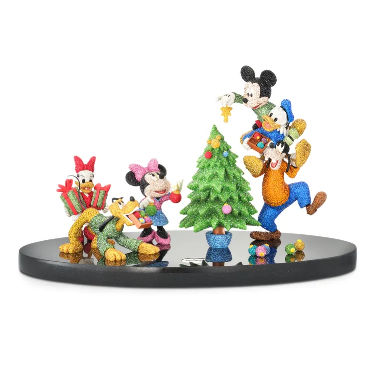 Mickey and Friends節日歡慶限量發行產品，65萬元。品牌提供