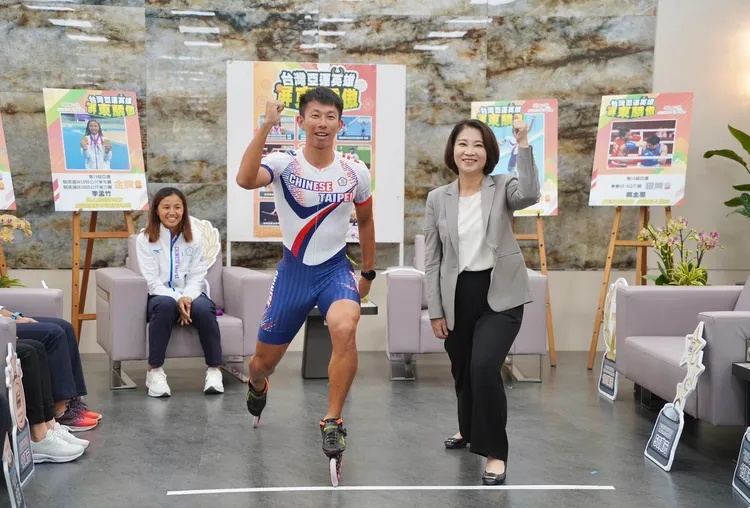 屏東縣選手黃玉霖的「黃金左腳」更是以0.01秒的奇蹟壓線奪金。縣府提供。縣府提供