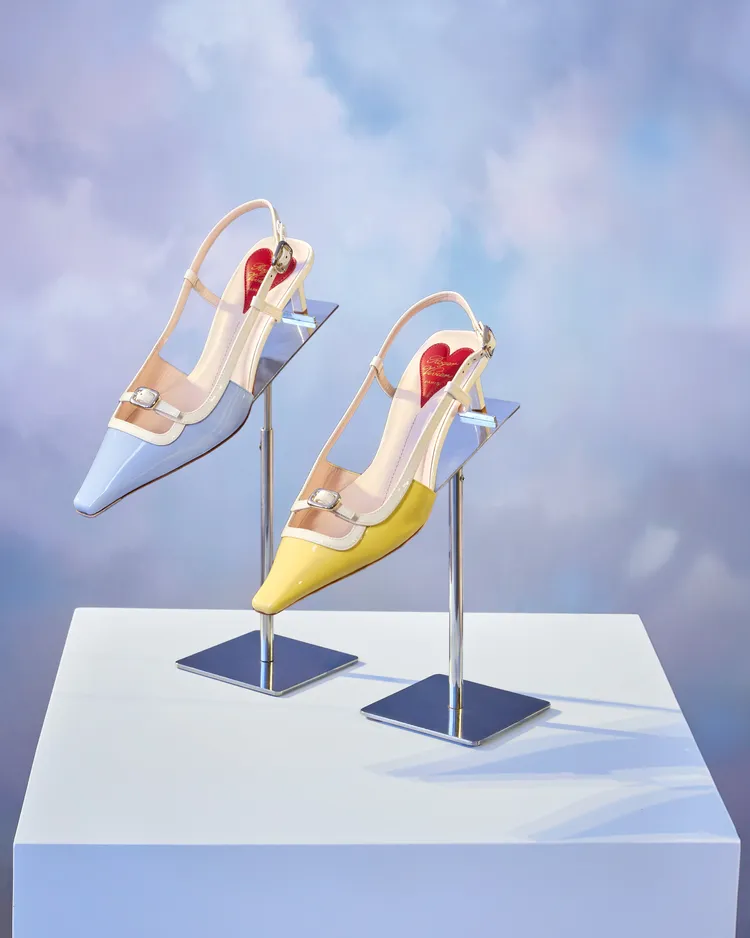 鞋款以淡紫色、淺黃色、嫩粉色等繽紛漆皮色調呈現。品牌提供