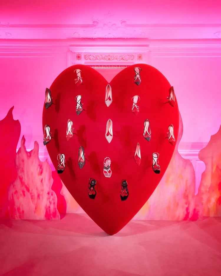The Heart Of Passion展廳以濃郁粉色及紅色調作為主視覺。品牌提供