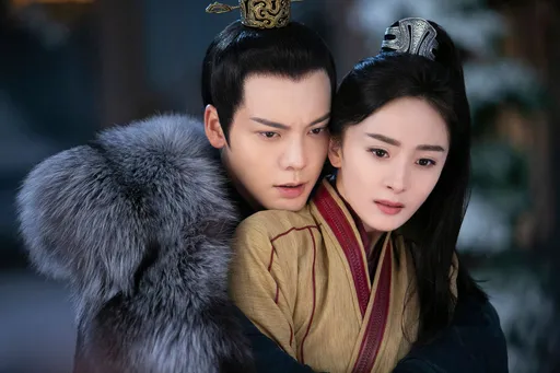 37歲楊冪手機從不存自拍照　反倒握有陳偉霆多款醜照「被跪求勿外流」