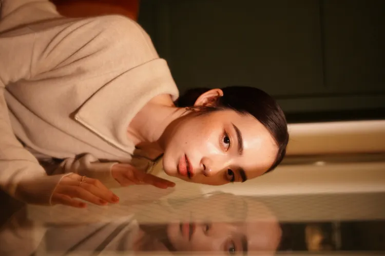 才踏入演藝圈沒多久，林奕嵐顯然極度不適應。周子娛樂提供