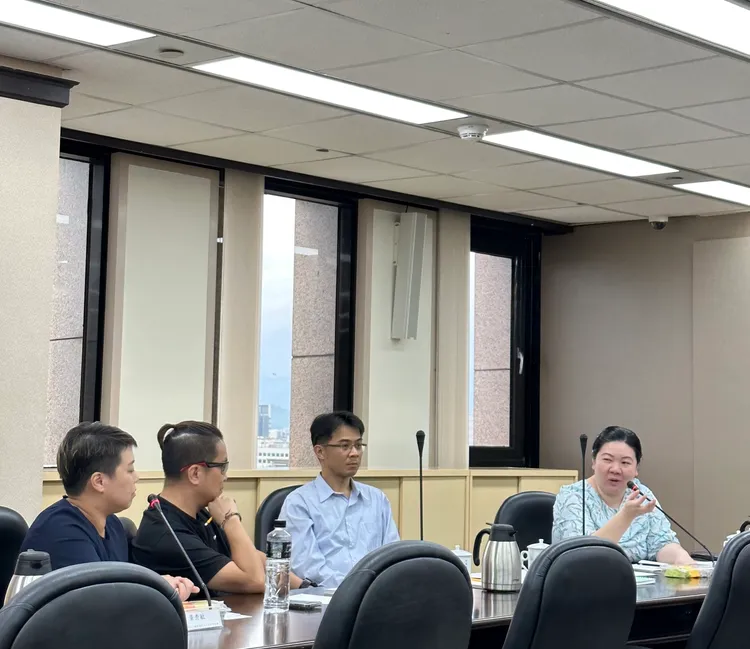 陸委會代表回應港人提問。策進會提供