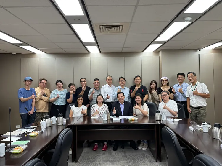 座談與會人員合照。策進會提供