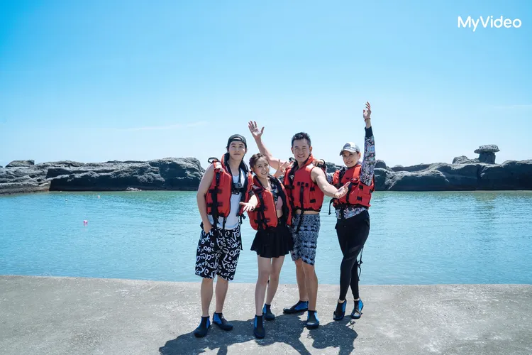 小樂（左起）、大元、柯叔元、方馨到台東去旅行。MyVideo提供