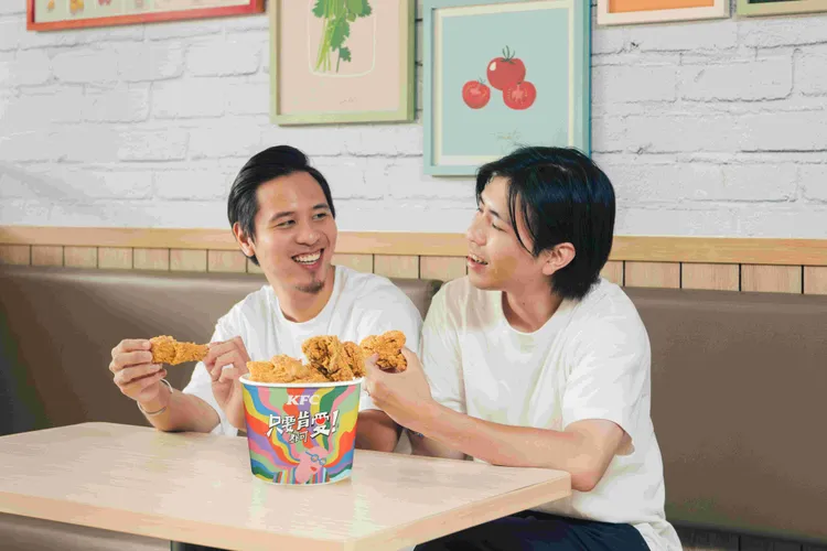 肯德基推「肯愛桶」。業者提供