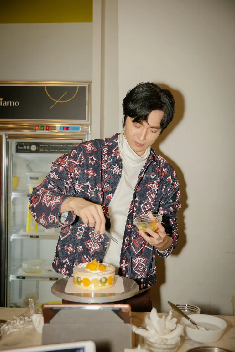 陳璽安自嘲直播分身比本尊紅。嚞娛樂提供