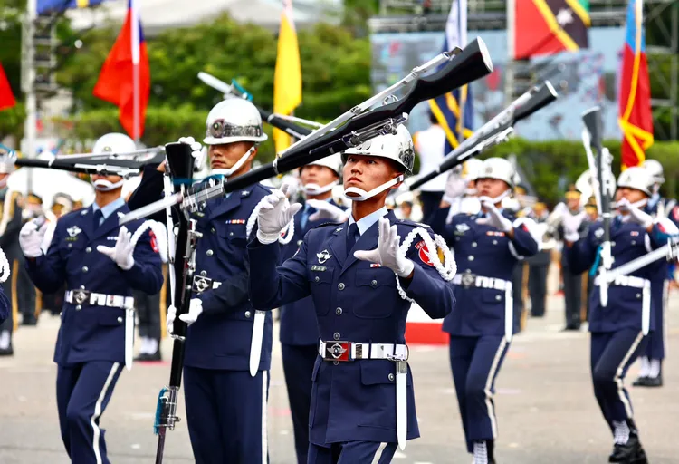 三軍樂儀隊為國慶大會預演。彭欣偉攝