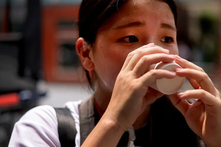 19歲的鈴木あき奈休息片刻。路透社