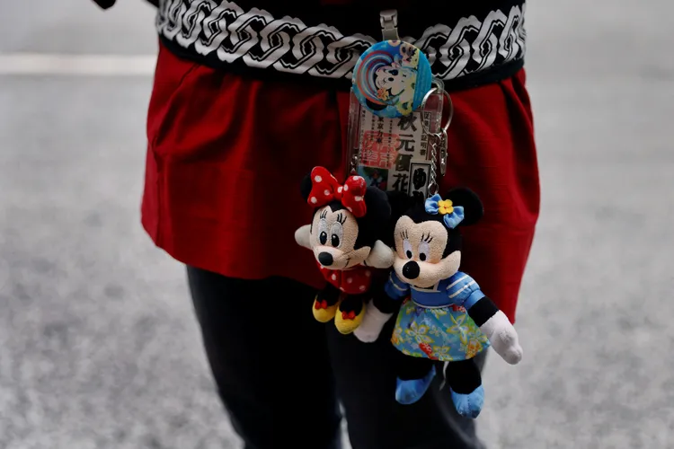 秋元優花原本想到東京迪士尼任職，卻遇上新冠疫情打亂市場，她連面試的機會都沒有。路透社