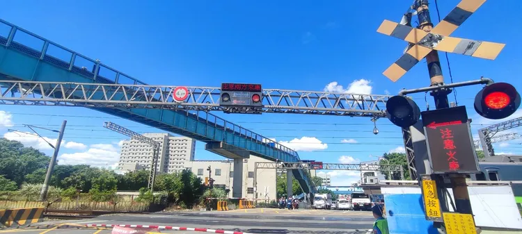 部桃醫院旁鐵路將進行地下化工程，未來可進一步與高城商圈結合。 永慶房產集團提供