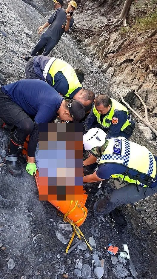 張姓員工為了撿空拍機，不慎墜落溪谷傷重不治。台灣山區救難協會提供