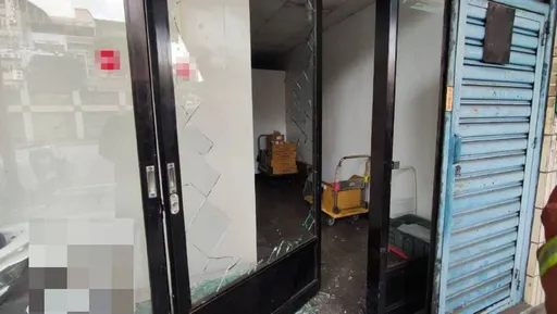 女員工困-10°C冷凍庫!拍門拍到手凍傷 路人破門救她遭割傷