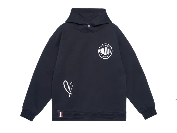 PEACE & LOVE塗鴉連帽T恤，3890元。品牌提供