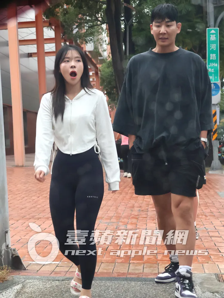 李多慧忙碌一天，打了個哈欠。特勤中心攝