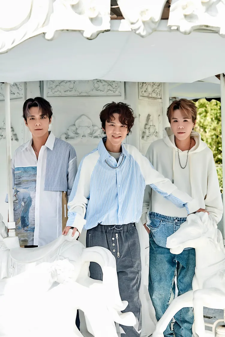 二哥邦葳（左起）、大哥潤恩、老么鴻恩唱作俱佳。好莉嗨提供