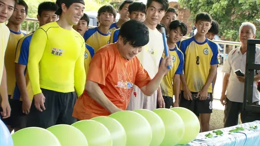 胡瓜力尬90歲阿嬤 無厘頭行徑全場都沒轍