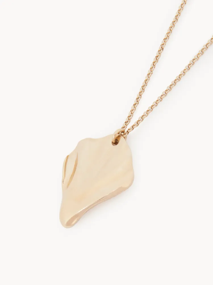 聯名系列金屬項鍊，1萬9500元（暫定）。品牌提供