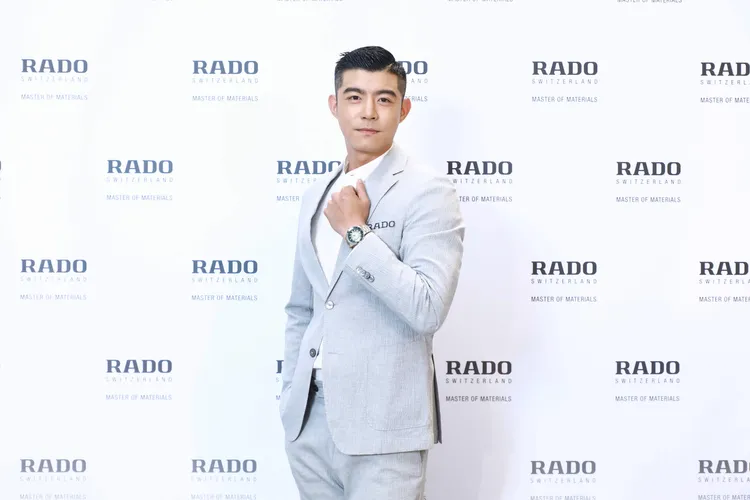 王柏傑配戴Captain Cook庫克船長限量版腕錶。品牌提供