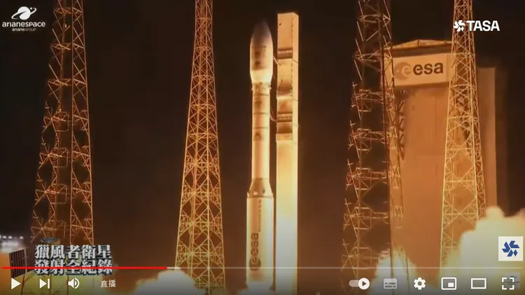 台灣首枚自製氣象衛星「獵風者」升空，火箭順利發射。翻攝國家太空中心YT