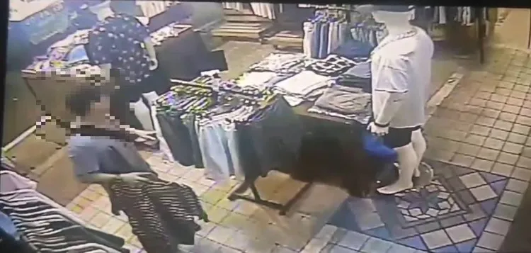 男子犯案後又到服飾店變裝。翻攝畫面