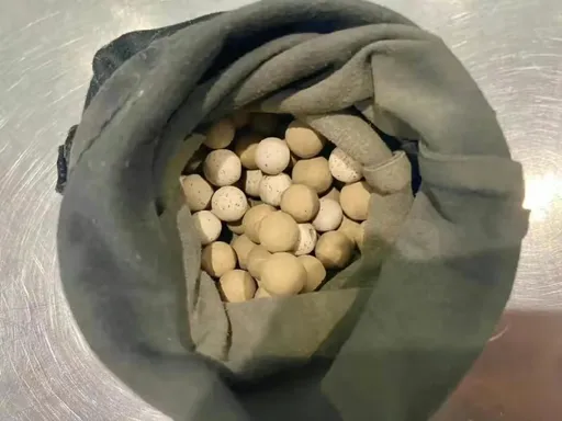 「保健石」根本是致癌物！　中國旅客行李輻射超標逾千倍