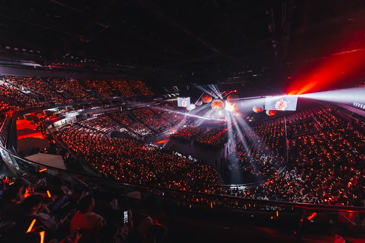 2萬歌迷擠爆場館。相信音樂提供