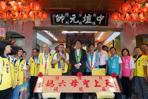 林右昌到台中為江肇國造勢　為2廟宇贈匾！誓言打造行人友善環境