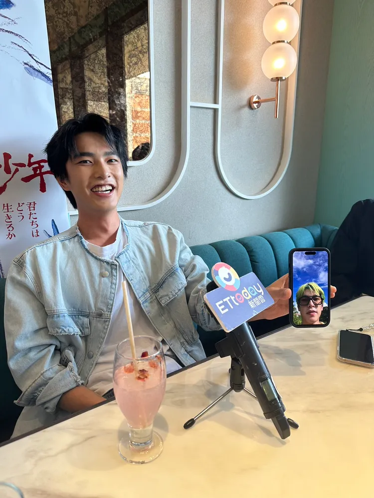 曾敬驊分享日前到日本度假染了一頭綠色頭髮。林丞偉攝