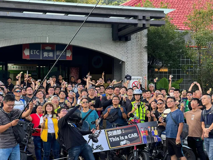 重機團體齊聚爭停車權益。取自通勤者之歌