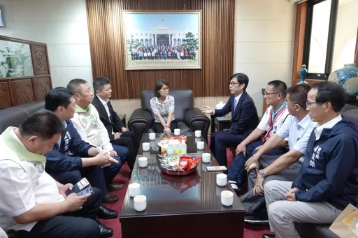 侯友宜高雄拜票!邁邁市長表歡迎 但意有所指強調市長的工作是這個