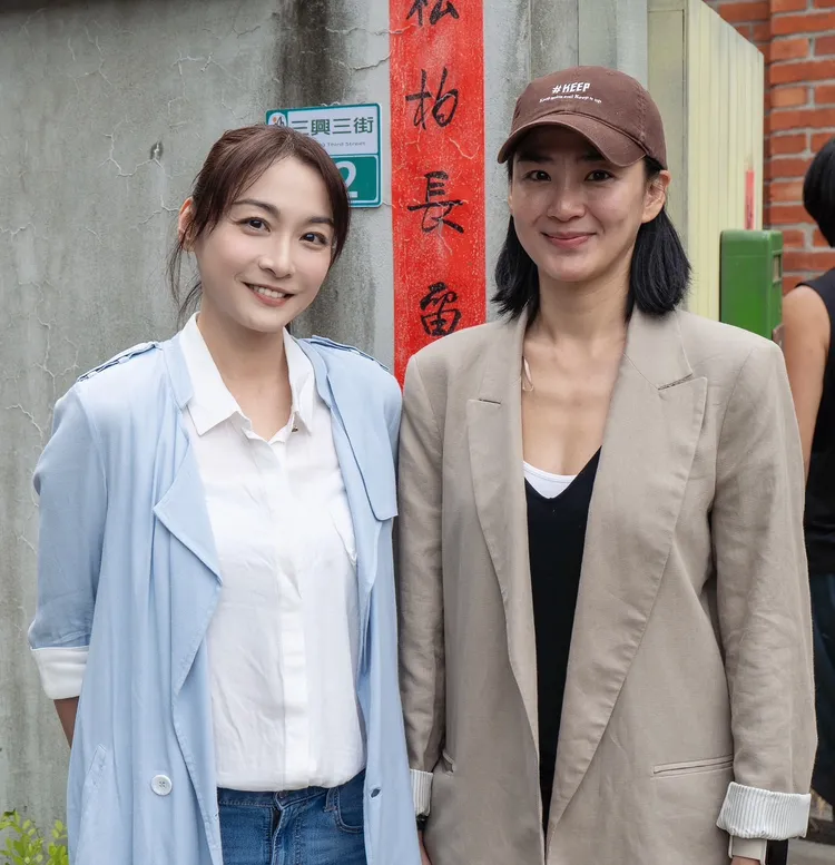 江祖平（左）飾演照顧眷村失智症患者，洪小鈴詮釋早發型失智症患者。大愛提供