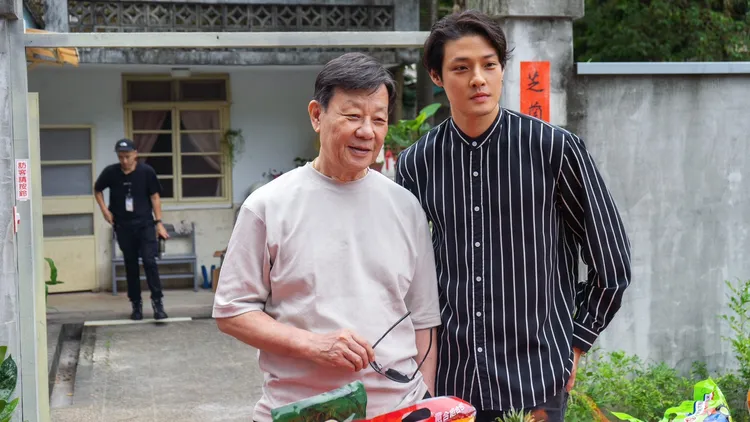 寇世勳（左）與寇家瑞在《你好，我是誰2》中同樣演父子。大愛提供