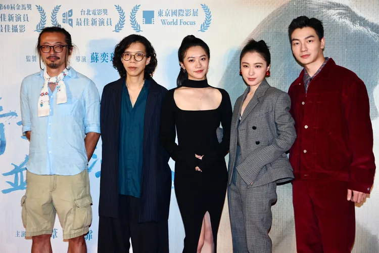 監製林仕肯（左起）、導演蘇奕瑄、李玲葦、葉曉霏和張洛偍出席首映會。彭欣偉攝