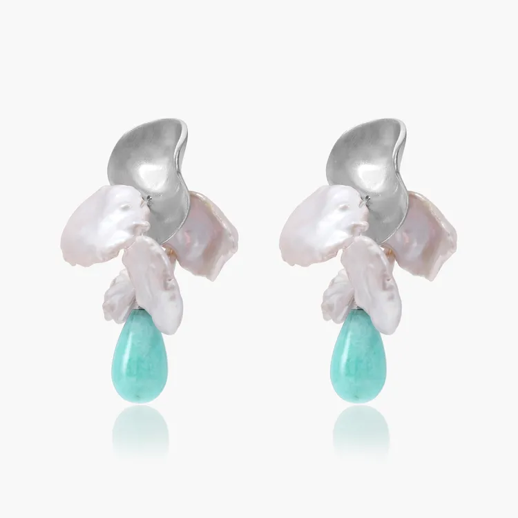 Innovare純銀珍珠貝花天河石耳環，4980元。品牌提供