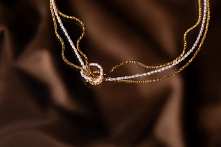 Tie幸運結繩珍珠金項鍊，5850元。品牌提供