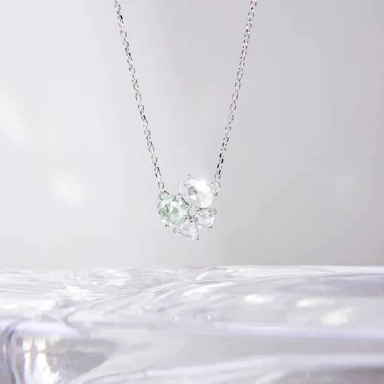 Luminesce 18K綠蕾絲花鑽石項鍊，2萬4596元。品牌提供