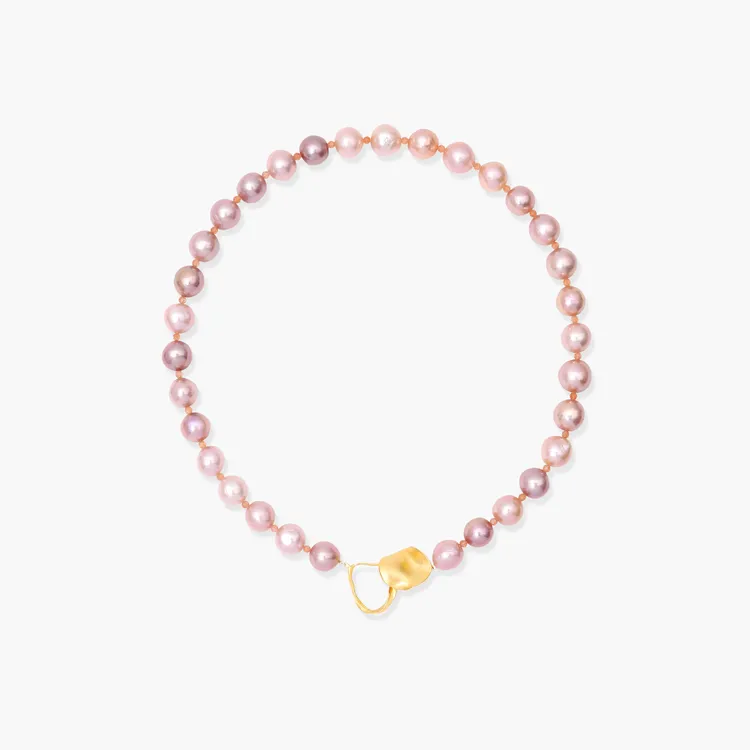 Innovare粉色貝霓珍珠項鍊，1萬1680元。品牌提供
