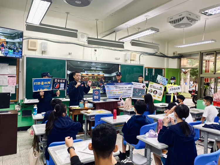 警方趁機宣導防詐意識。翻攝畫面