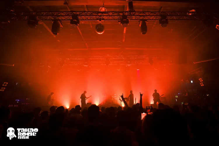 後搖樂團「聲子蟲」持續1小時的重拍節奏與音浪，帶來滿滿衝擊。高流提供