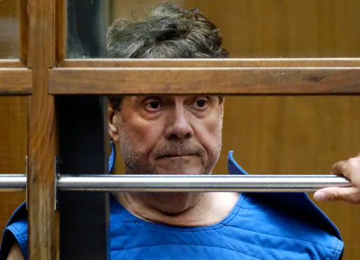 美國名校狼醫猥褻數千學生 在受審前死在自家床上