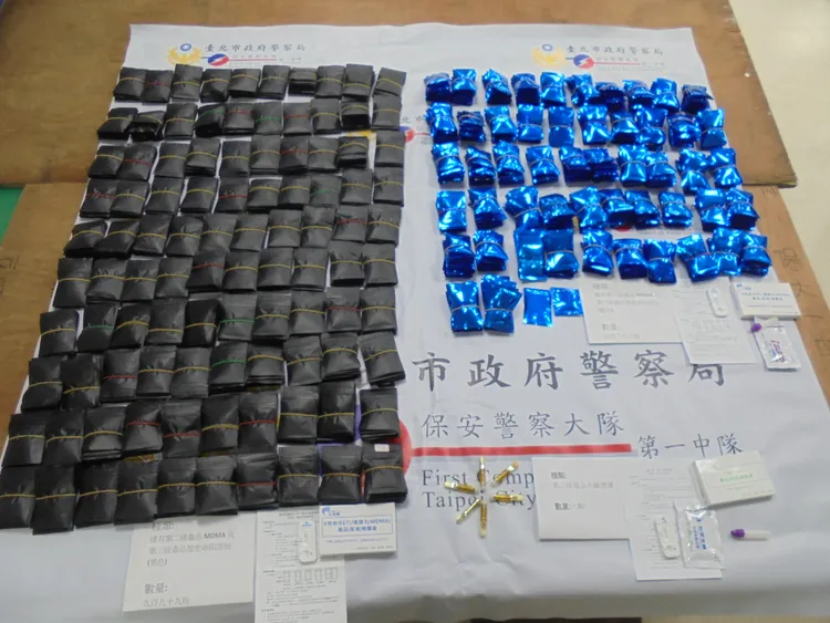 警方查獲證物。翻攝畫面