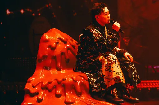 陳奕迅演唱會女志工控被性騷「陪我睡一晚」 連代墊的錢都沒還她!