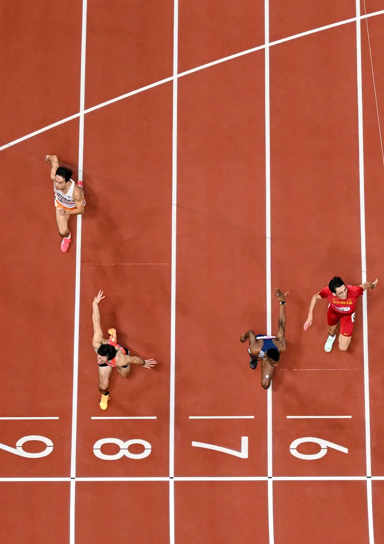 110公尺跨欄決賽。新華社