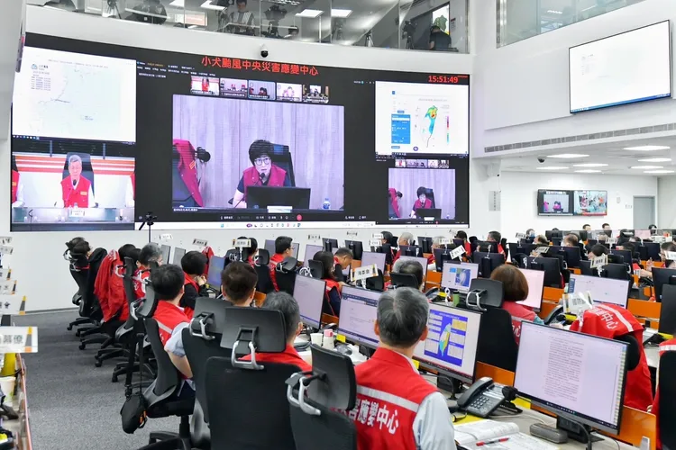 陳建仁分別跟四縣市正副首長視訊。政院提供