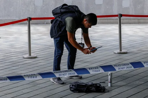 港府總部發生攻擊案 17歲青年揮刀釀2傷