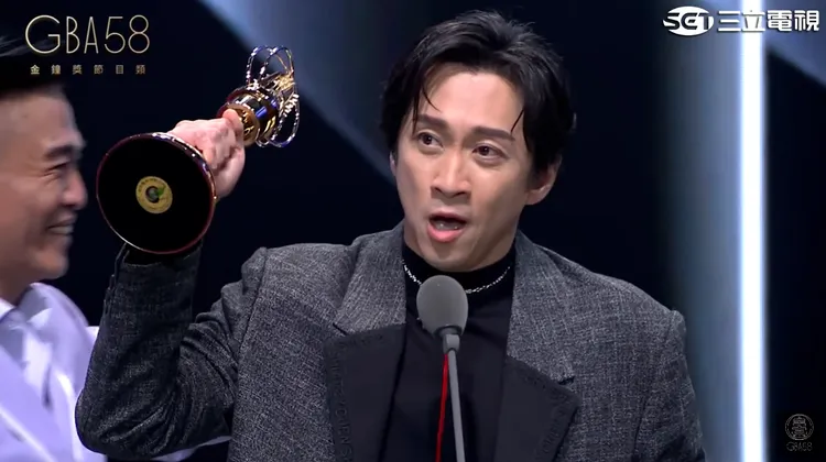陳漢典首次奪金鐘熱淚盈眶。 翻攝金鐘獎 Golden Bell Awards YT