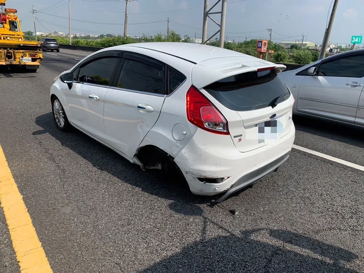 白車疑未保安距追撞前車。警方提供