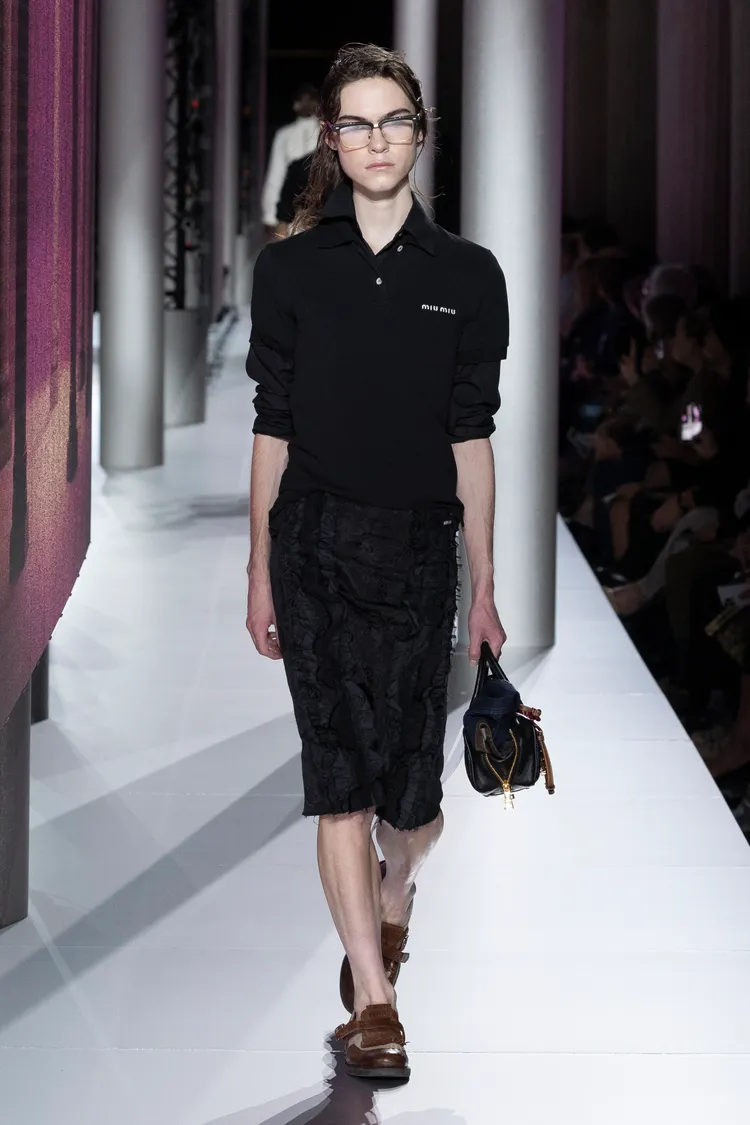 MIU MIU 2024春夏系列，Model穿上以Church's Shanghai為原型延伸的鞋款。品牌提供