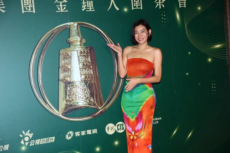 米可白肩部線條極美。彭欣偉攝